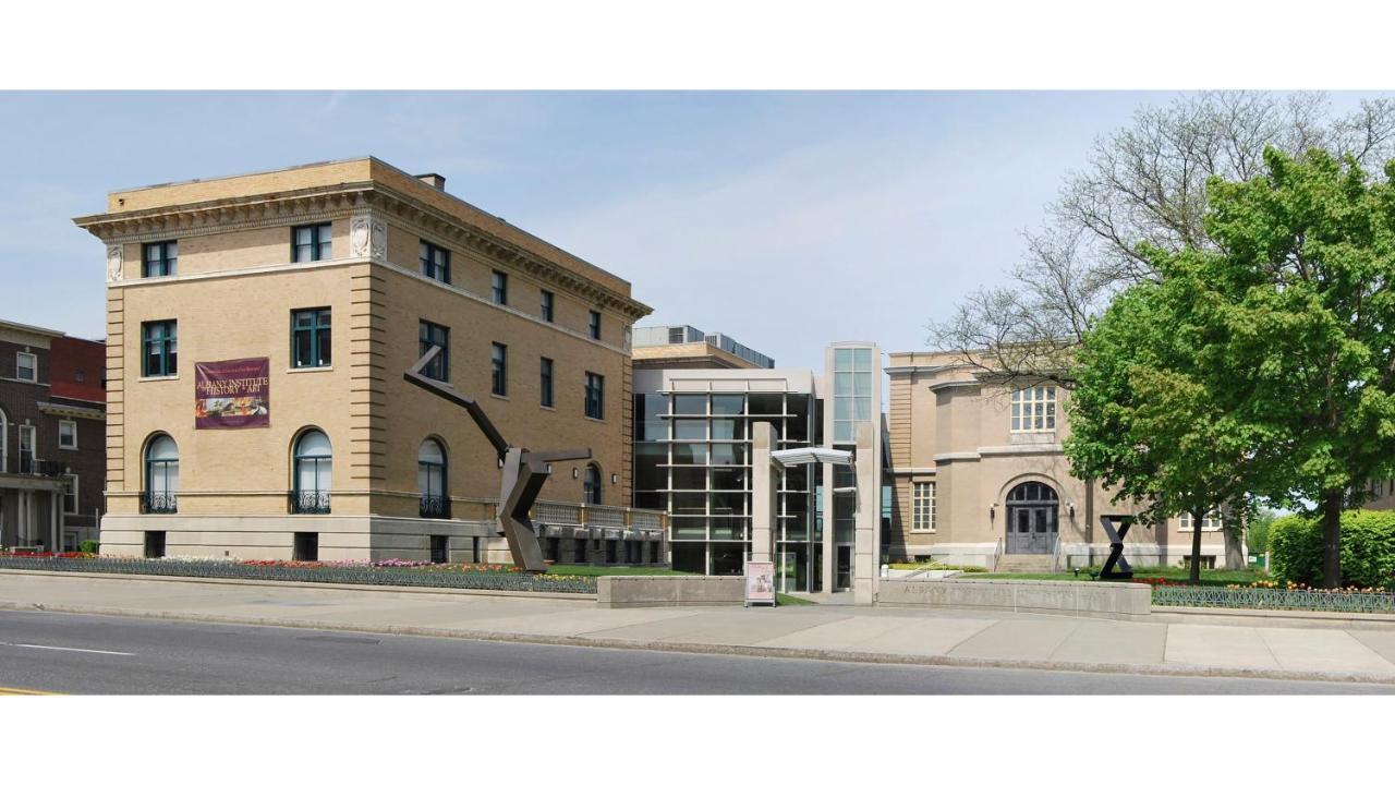 Crowne Plaza Albany - The Desmond Hotel Exterior photo